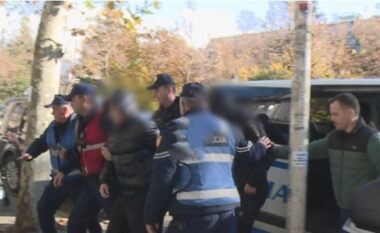 “Do bëjmë terror, thikën në fyt”, dëshmitë e vrasësve të 15 vjeçarit në Gamsh, nëna e viktimës: Po ‘luajnë’ me gjakun e djalit tim