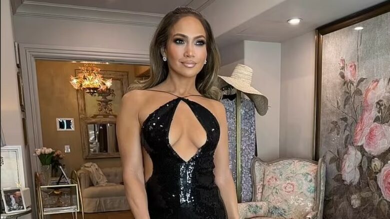 Jennifer Lopez tregon trupin e saj të përsosur në Instagram, duket tejet elegante