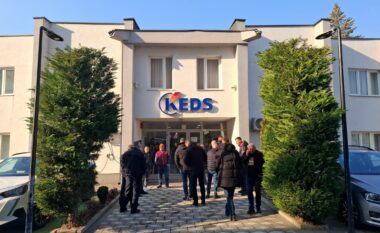 Grazhdaniku vazhdon protestën për rrymë pa mbështetje të plotë, KEDS-i premton investime  