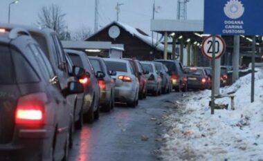 Kujdes bashkatdhetarë, kolona të gjata te Dheu i Bardhë dhe në Jarinjë