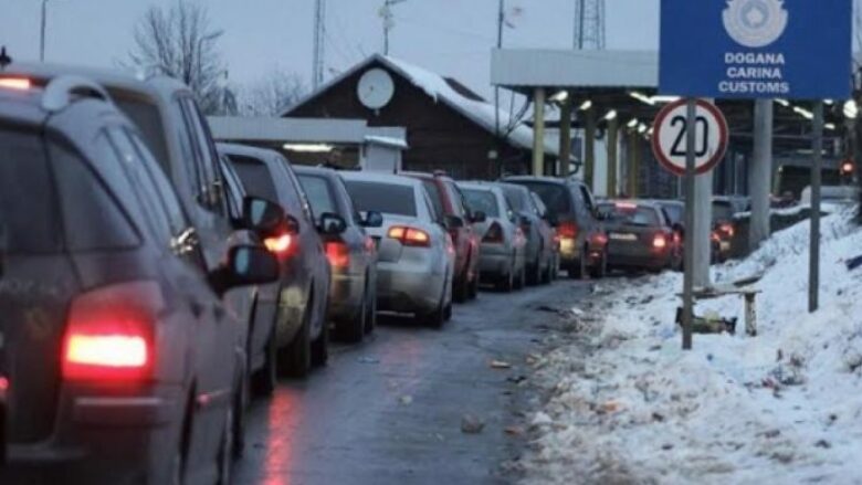 Kujdes bashkatdhetarë, kolona të gjata te Dheu i Bardhë dhe në Jarinjë