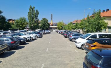 Komuna e Prizrenit merr vendim që tri hapësira parkingjesh të vihen në shërbim të mërgimtarëve