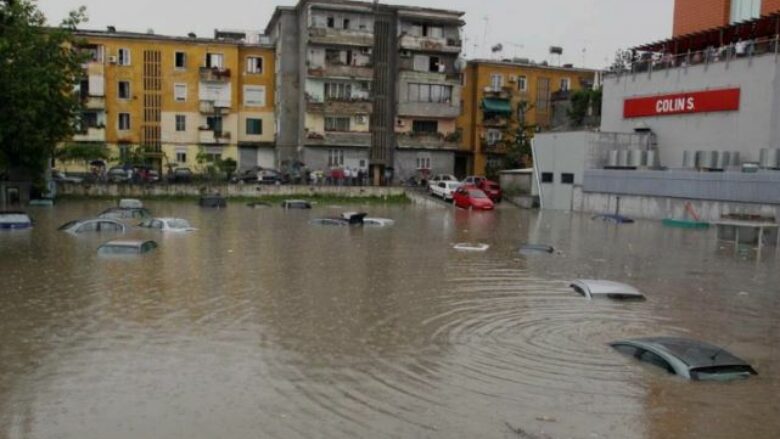 Nesër priten reshje intensive shiu, paralajmërohen përmbytje në disa zona në Shqipëri