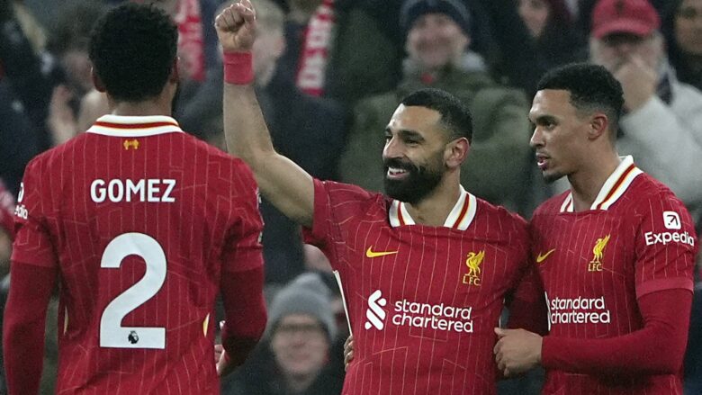 “Duhet të qëndrojmë të përulur”, Salah paralajmëron Liverpoolin rreth garës për titull