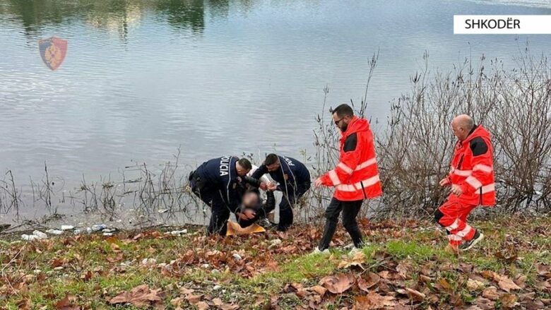 Dy policë ‘heronj’ në Shkodër, zhyten në lumin Buna dhe shpëtojnë të moshuarin që po mbytej