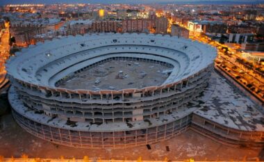 Stadiumi i Valencias nuk është ndërtuar për 5798 ditë, ai ishte menduar të përfundonte në vitin 2009