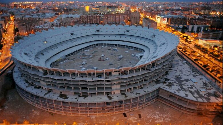 Stadiumi i Valencias nuk është ndërtuar për 5798 ditë, ai ishte menduar të përfundonte në vitin 2009