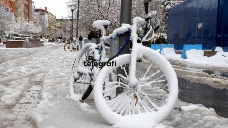 Fundjavë me temperatura të ulëta dhe reshje bore