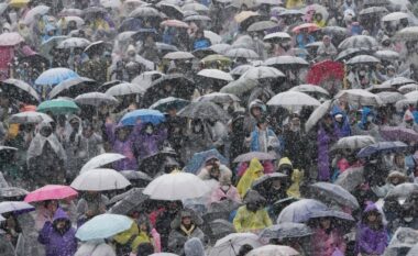 Mijëra qytetarë nuk i ndalën temperaturat e ulëta në Seul, protestuan kundër presidentit Yoon Suk Yeol