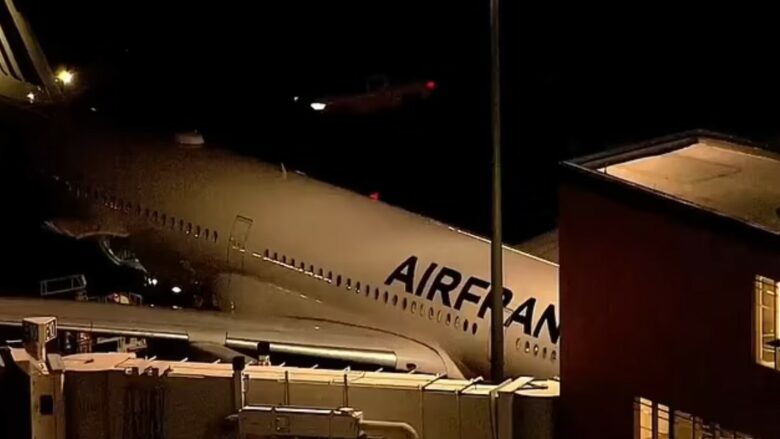 Po udhëtonte nga Parisi në Boston, në aeroplanin e aviokompanisë Air France ndërron jetë një pasagjer