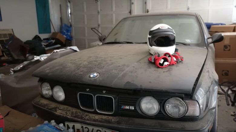 Kjo BMW M5 u harrua prej vitesh në garazhin e një pallati të braktisur