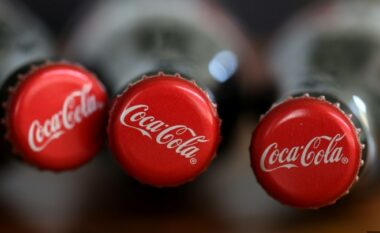 ​Coca-Cola urdhëron tërheqje masive të pijeve në Evropë, flasin nga Agjencia e Ushqimit të Kosovës