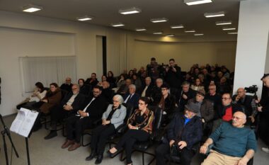 Ngjarja kulturore “Vargje dhe tinguj” – Jusuf Gërvalla përkujtohet në Gjilan në kuadër të Flakës së Janarit