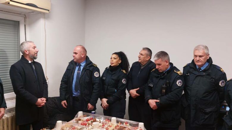 Atiq viziton Policinë e Kosovës dhe Zjarrëfikësit në veri të Mitrovicës