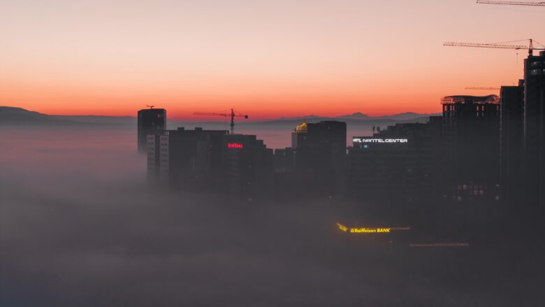 Shkrepje mahnitëse nga ajri, si duket Prishtina pas mesnate