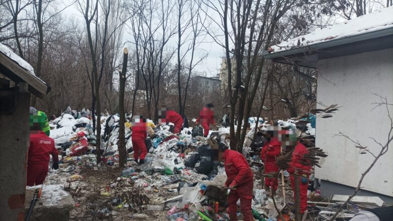 Policia e Kosovës largon një deponi të mbeturinave në Mitrovicën Veriore