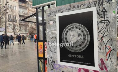 “NËN’TOKA”- vendosen posterë kundër Dejona Mihalit në sheshin “Nënë Tereza”