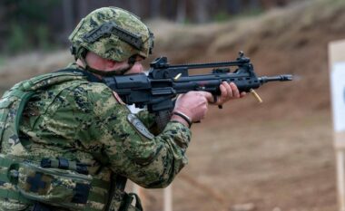 Ushtarët kroatë të KFOR-it zhvillojnë ushtrime qitjeje në Kosovë