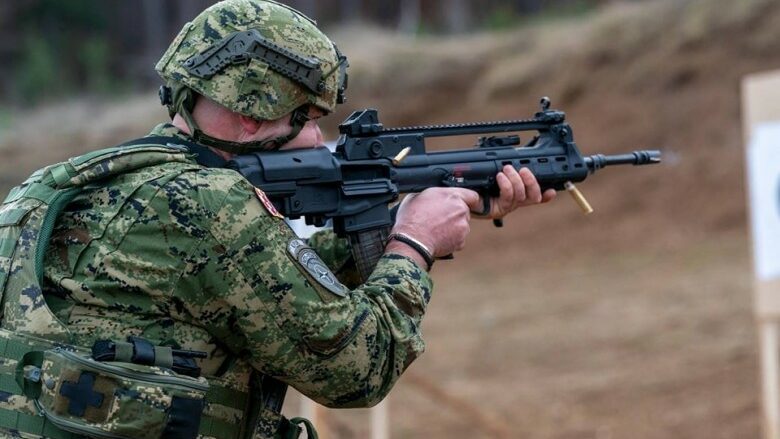 Ushtarët kroatë të KFOR-it zhvillojnë ushtrime qitjeje në Kosovë