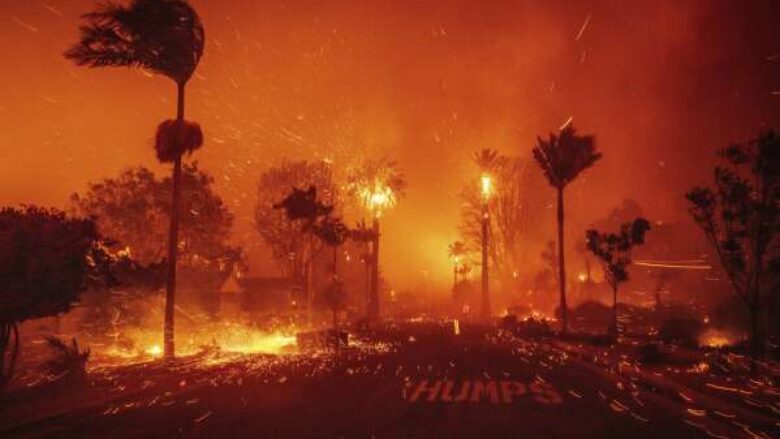 Zjarr masiv në Los Angeles, 3 mijë hektarë digjen – 30 mijë banorë evakuohen