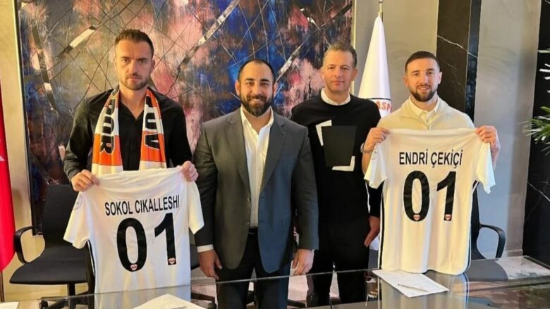 Zyrtare: Sokol Cikalleshi dhe Endri Çekiçi nënshkruajnë me Adanaspor