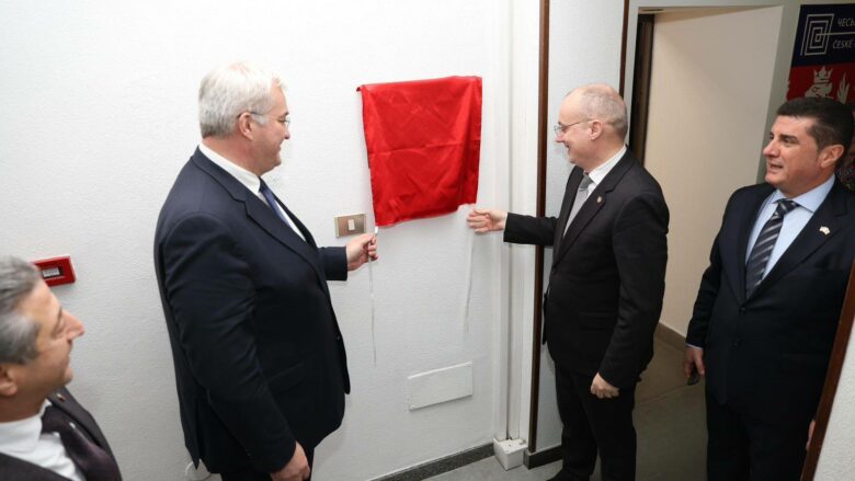 Shqipëria inauguron ambasadën e saj në Kiev