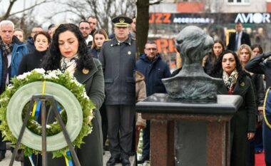 Osmani bëri homazhe te varret e Jusuf dhe Bardhosh Gërvallës dhe busti i Kadri Zekës