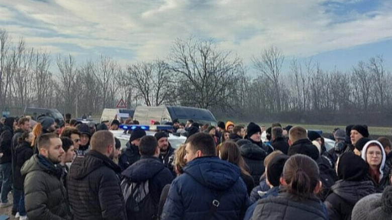 Dorëzohet xhandarmëria serbe, fermerët lejohen të protestojnë në Novi Sad