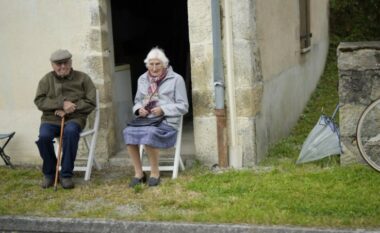 Një burrë ia la 10 milionë euro pasuri, një qyteti të vogël francez – të cilin nuk e kishte vizituar kurrë