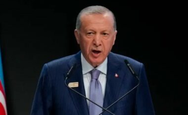 Erdogan thotë se Turqia mund t’i “shtypë të gjithë terroristët në Siri”