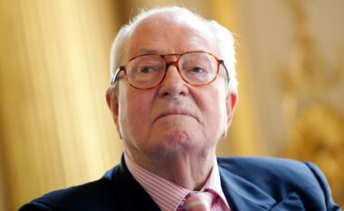 Vdes Jean-Marie Le Pen, themeluesi i partisë së ekstremit të djathtë francez Fronti Kombëtar