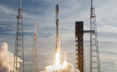 SpaceX lanson 21 satelitë në orbitën e ulët të Tokës