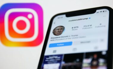 Meta thotë se nuk po bën automatikisht që llogaritë e përdoruesve të ndjekin Trump në Instagram dhe Facebook