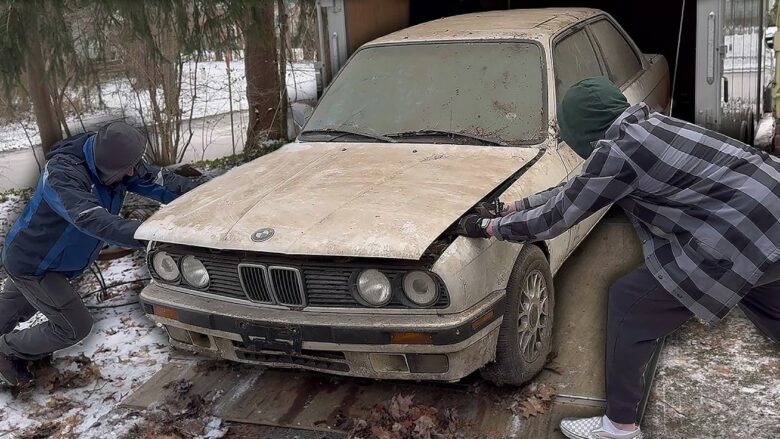 Dikush e shpëtoi këtë BMW E30 pas 30 vjetësh në një hambar