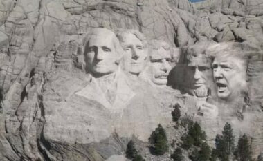 Fytyra e Trumpit në malin e famshëm Rushmore