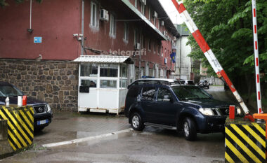 Policia me aksion në veri të Mitrovicës, mbyllet zyra paralele tatimore e Serbisë