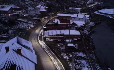 Fshati Uglar në Gjilan bëhet me ndriçim, trotuar e drunjë dekorativ