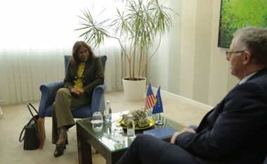 Bislimi pret në takim të ngarkuarën me punë në ambasadën e SHBA-së në Kosovë, bisedojnë për pritshmëritë e 9 shkurtit