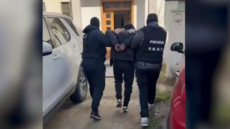 Në kërkim për një sërë veprash penale në Itali, arrestohet 50-vjeçari në Durrës