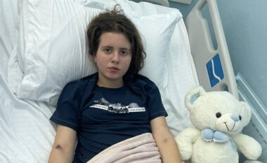 Apel për ndihmë: 15-vjeçarja nga Mitrovica po kalon një betejë të ashpër me një tumor në kokë