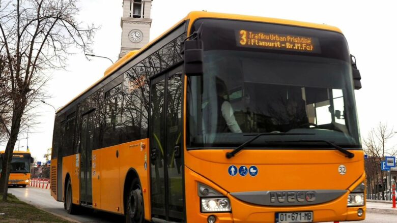 Autobusët privatë do të operojnë me çmime të njëjta si Trafiku Urban në Prishtinë, shtatë kategori të liruara nga pagesa