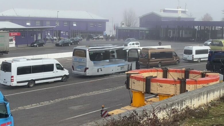 Radhë autobusësh nga Shqipëria për në Brezovicë