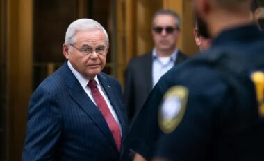 Dënohet me 11 vjet burg ish-senatori amerikan, Bob Menendez