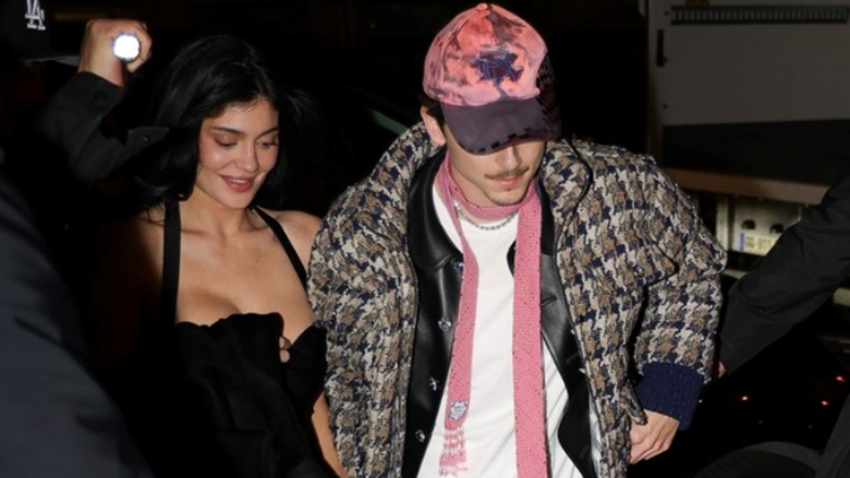 Kylie Jenner dhe Timothee Chalamet janë fotografuar së bashku, të kapur për dore