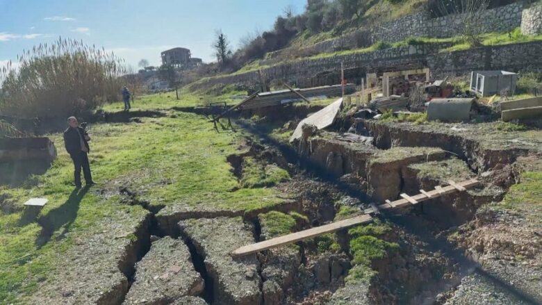 Rrezikohen banesa, rrëshqitje masive dherash në Porto Romano