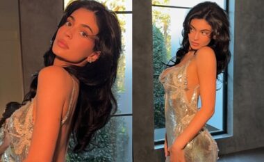 Kylie Jenner siç duket grisi fustanin ‘vintage’ të Versaces që e pati në Golden Globes