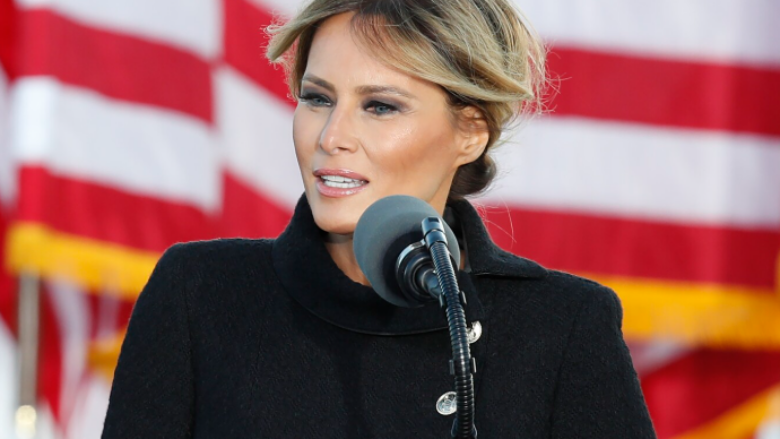 Melania Trump i hedh kunja çiftit Obama: Nuk na dhanë informacione kur u shpërngulëm në Shtëpinë e Bardhë