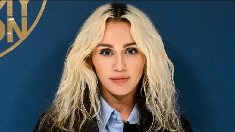 Miley Cyrus ndan dhimbjen për viktimat e zjarrit në LA, gjashtë vjet pasi shtëpia e saj u dogj nga zjarri në Malibu