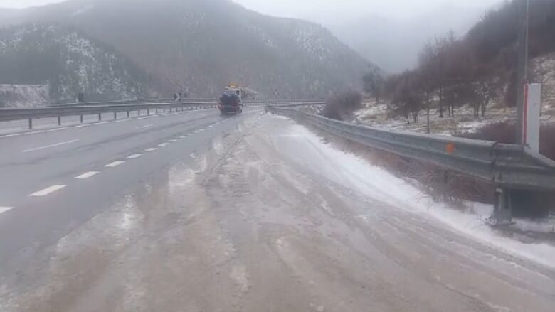 Të dielën reshje intensive dhe dëborë në Shqipëri, Mbrojtja Civile apelon për kujdes të shtuar