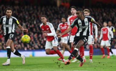 Newcastle mposht Arsenalin në gjymsëfinalen e parë të EFL CUP